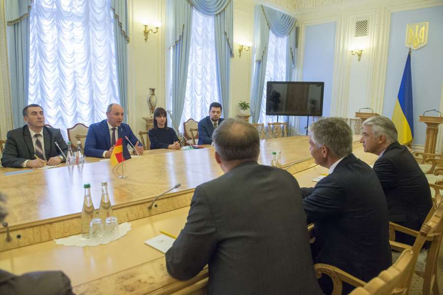 Голова Верховної Ради України Андрій Парубій закликав депутатів Німеччини бути солідарними у питанні щодо неприпустимості будівництва газогону «Північний потік-2» для забезпечення безпеки усього континенту Голова Верховної Ради України Андрій Парубій закликав депутатів Німеччини бути солідарними у питанні щодо неприпустимості будівництва газогону «Північний потік-2» для забезпечення безпеки усього континенту
